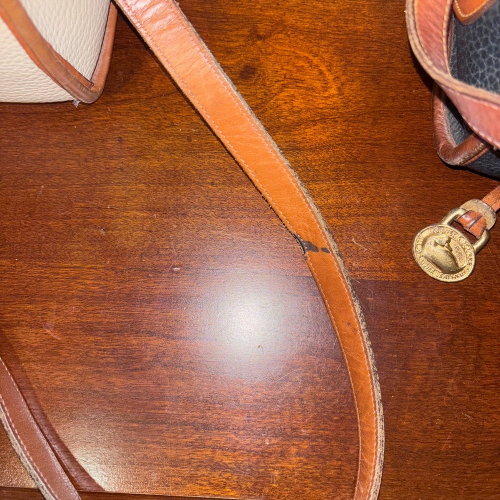 Dooney and bourke purse - Picture 5 of 7